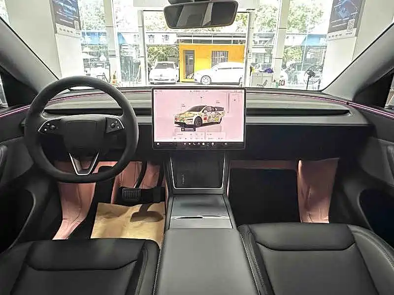 Tesla Model Y — миниатюра 6