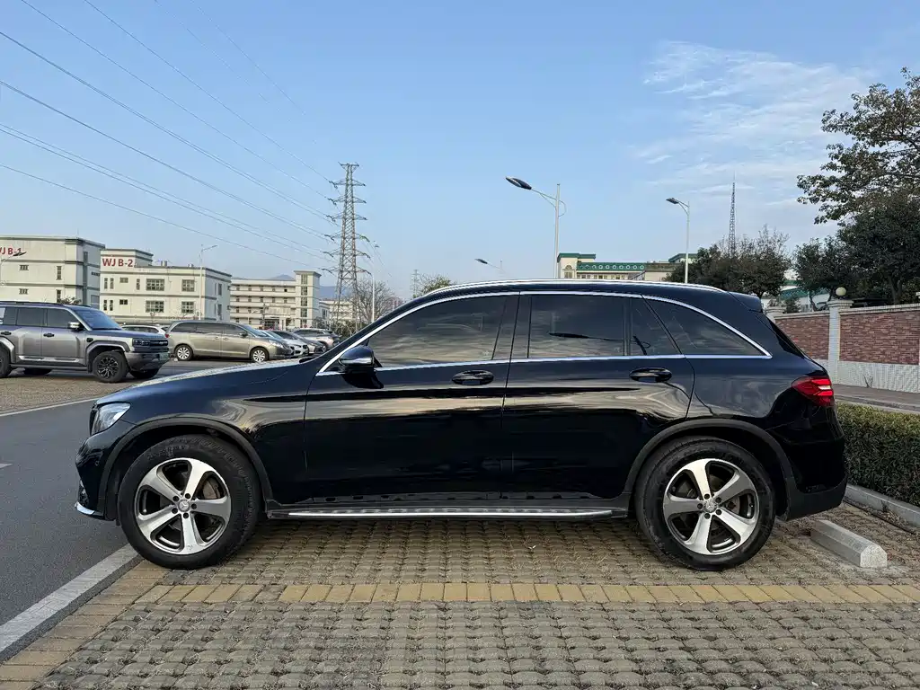 MERCEDES-BENZ GLC