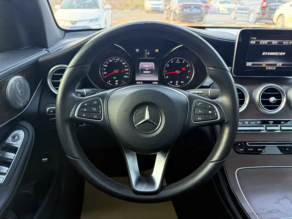MERCEDES-BENZ GLC