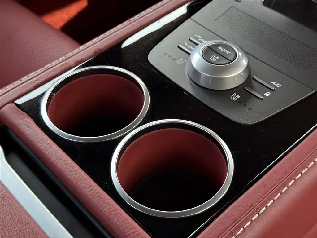 Aston Martin Rapide — миниатюра 15