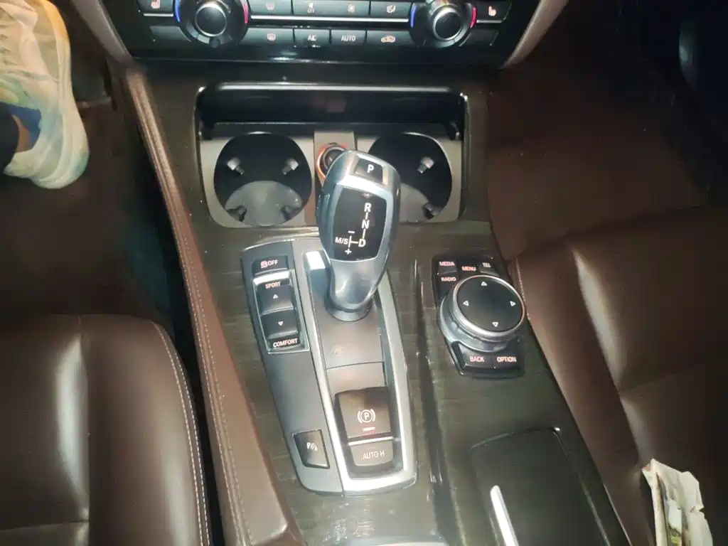 BMW 5 Series — миниатюра 10