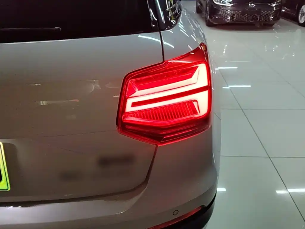 Audi Q2L e-tron — миниатюра 8
