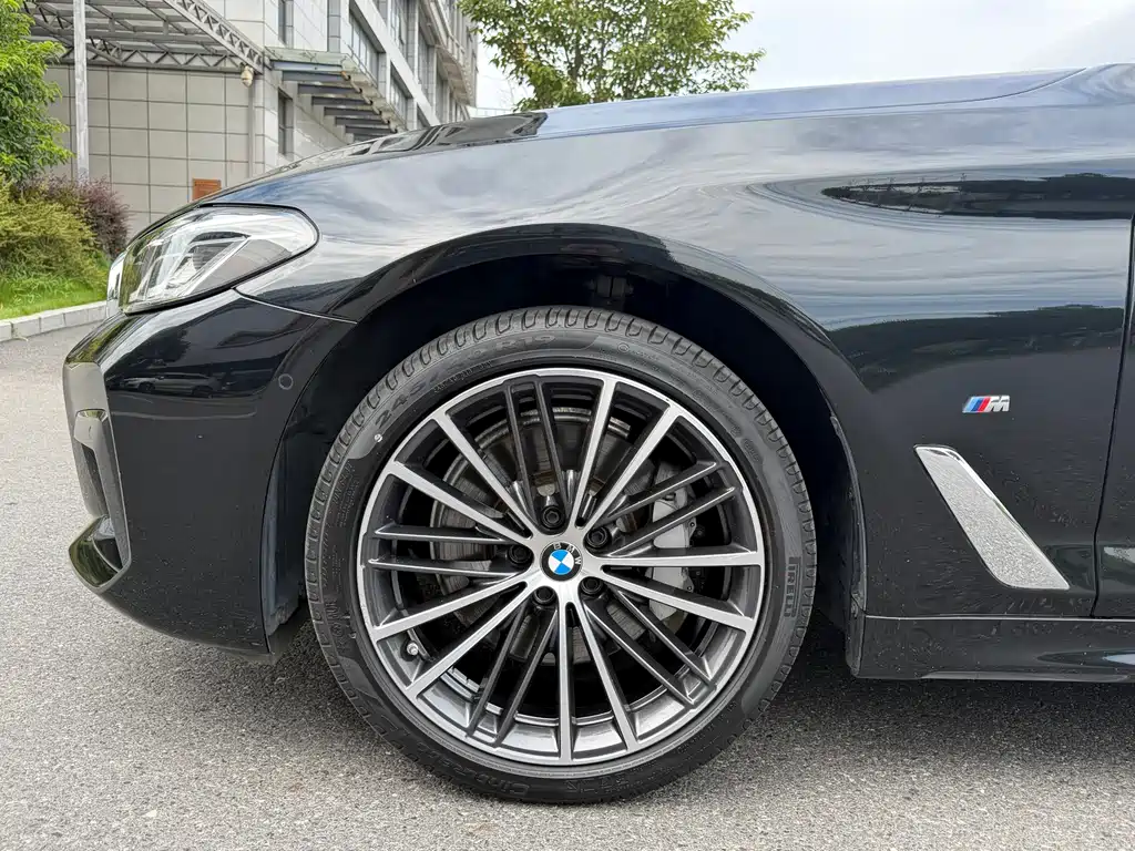 BMW 5 Series — миниатюра 3