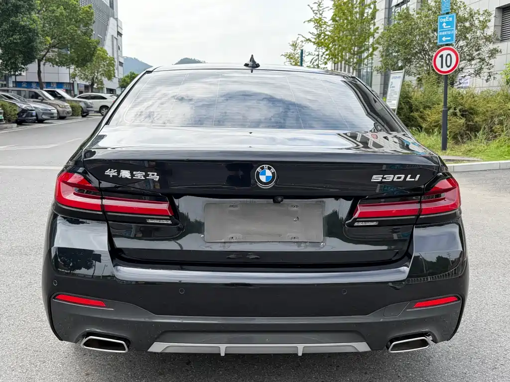 BMW 5 Series — миниатюра 17