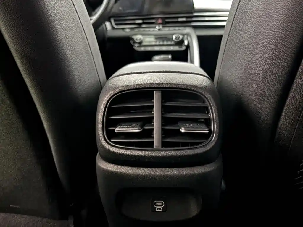 Hyundai Elantra — миниатюра 9