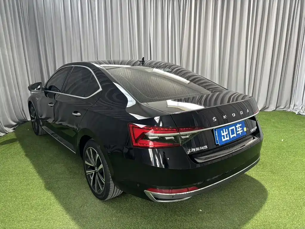 Skoda Superb — миниатюра 5