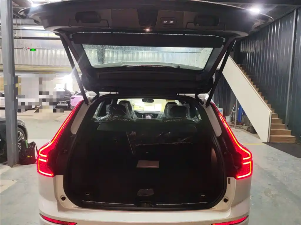 Volvo XC60 2025 B5 Luxury
