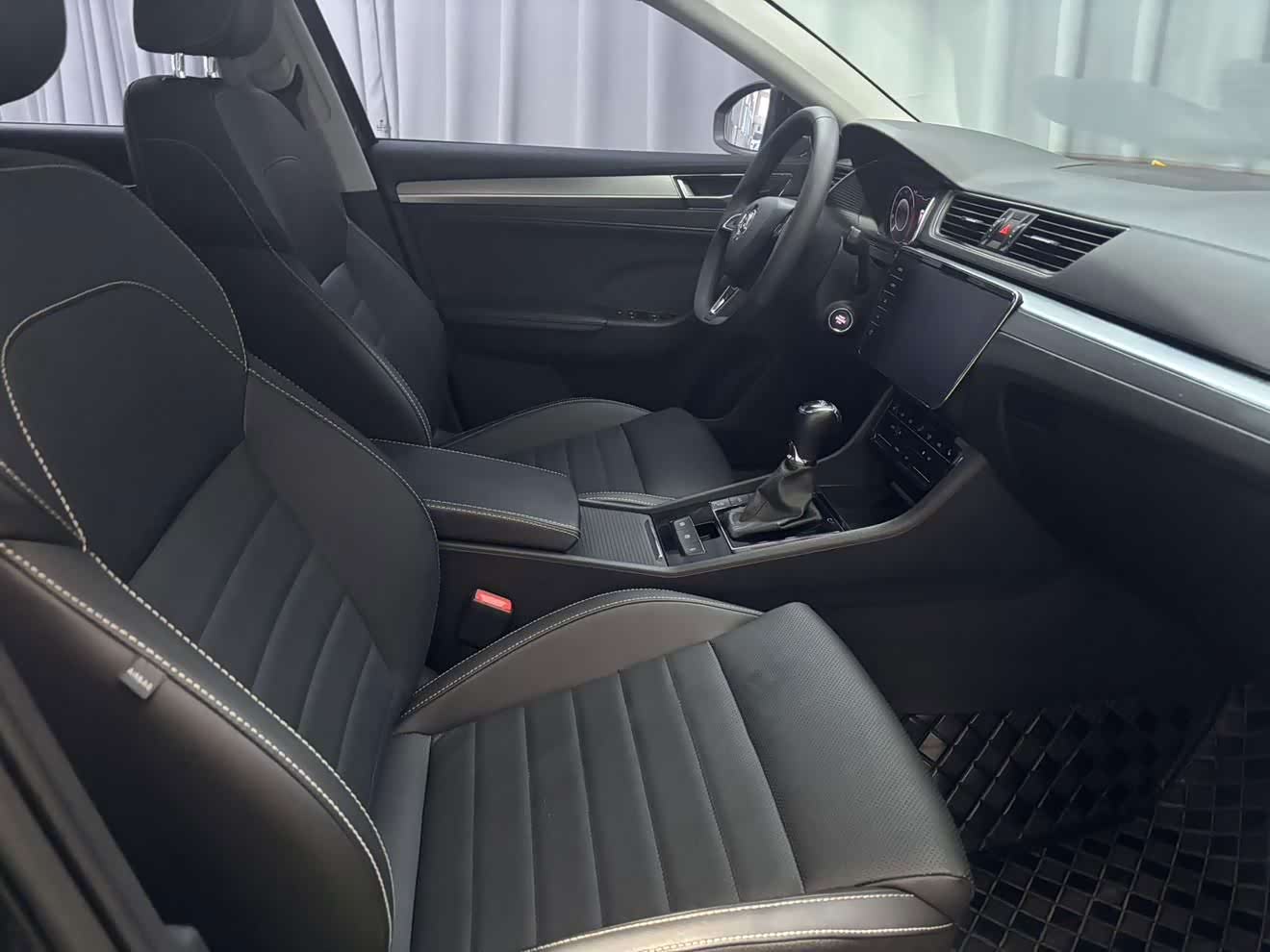 Skoda Superb 1.4 л 2023 г. Чёрный, пробег 18000 км