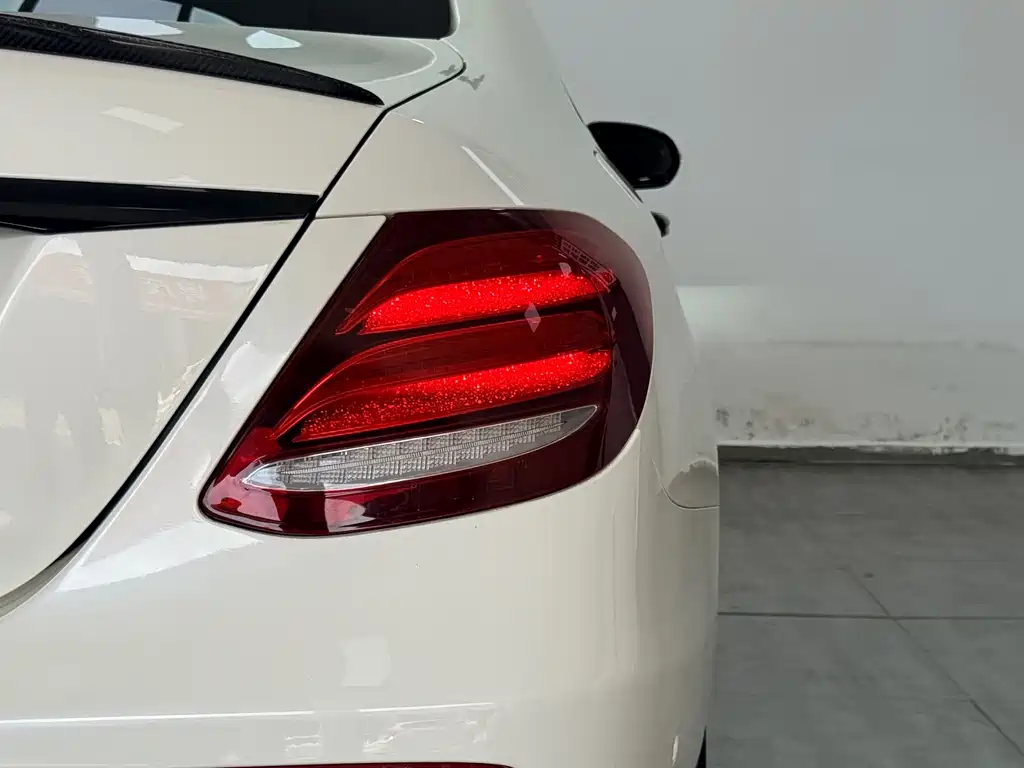 Mercedes-Benz E-Class — миниатюра 18