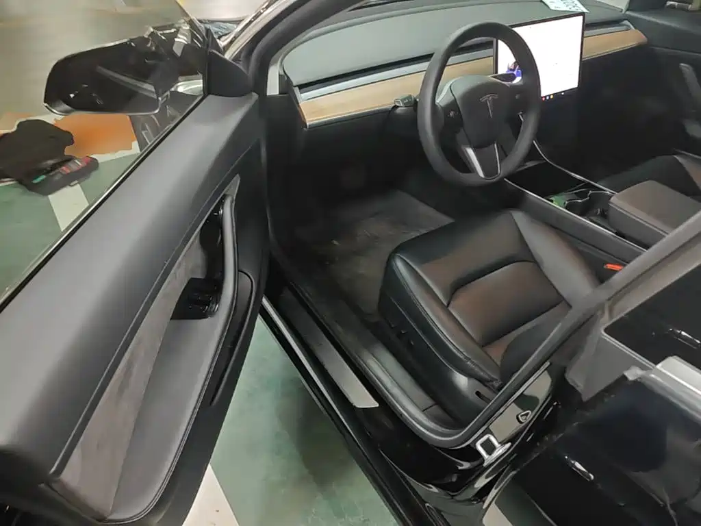 Tesla Model 3 — миниатюра 16