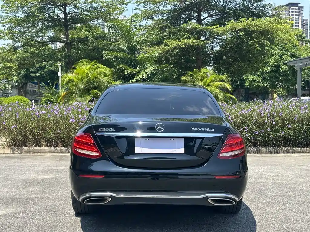 Mercedes-Benz E-Class — миниатюра 5