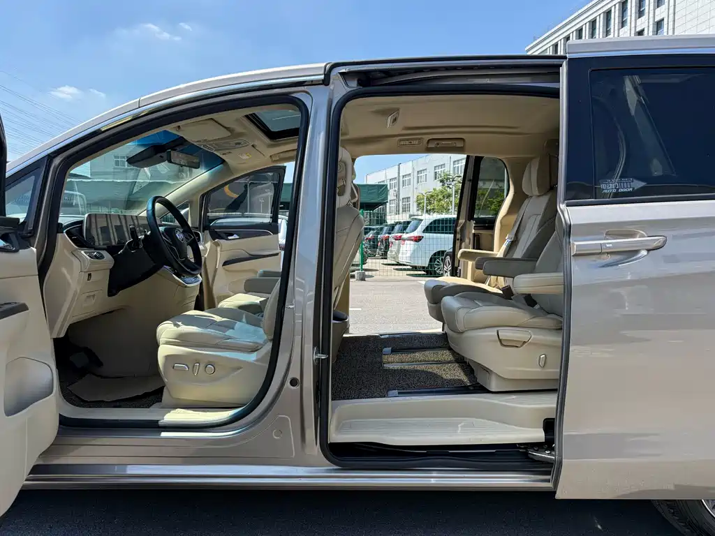 Buick GL8 — миниатюра 18