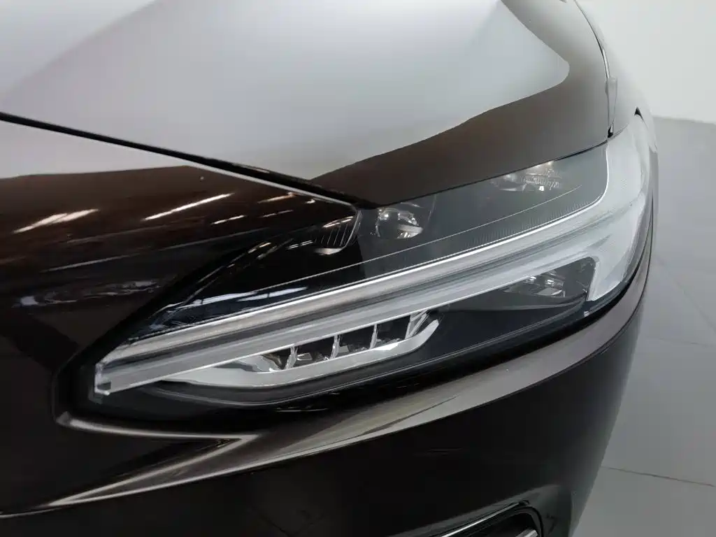 Volvo S90 — миниатюра 7