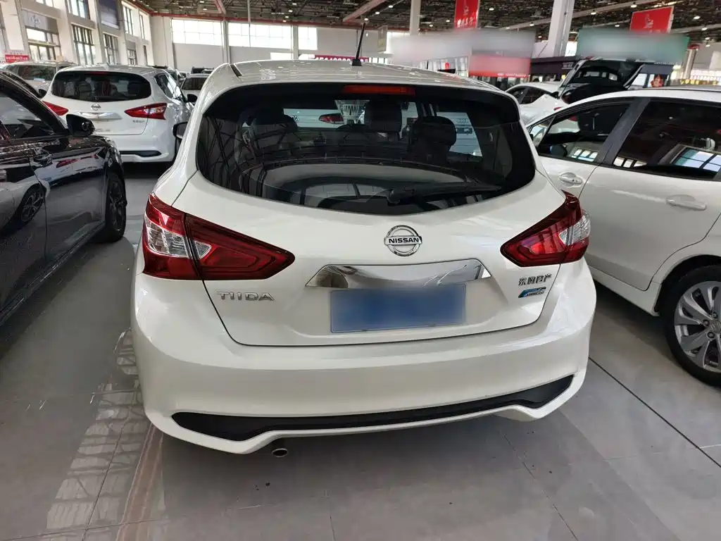 Nissan Tiida — миниатюра 6