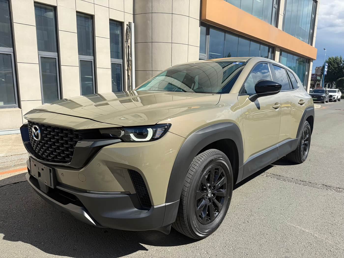 Mazda Mazda CX-50 Xingye 2.0 л 2023 г. шампань/коричневый, пробег 25000 км