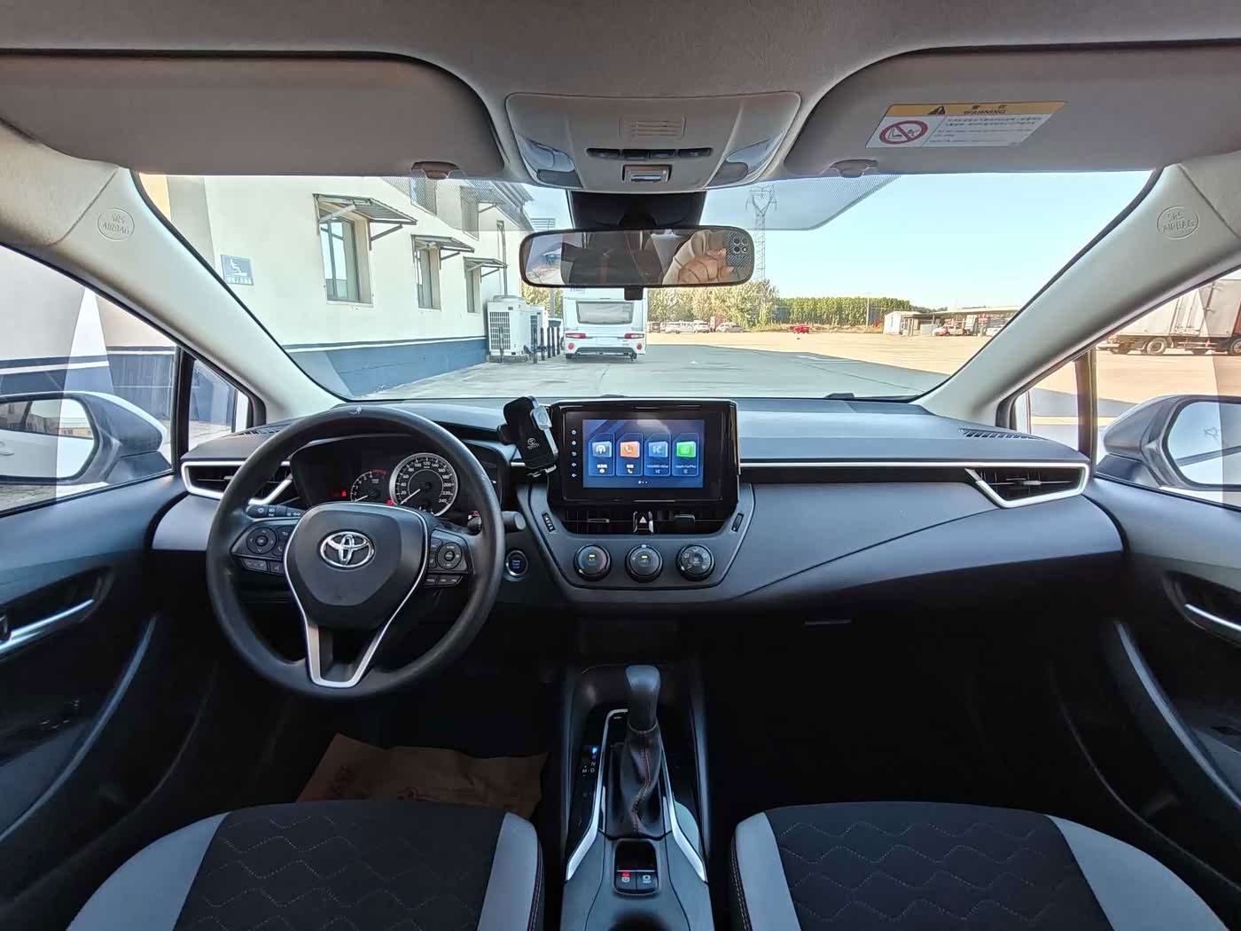 Toyota Corolla 1.2 л 2024 г. Белый, пробег 30000 км