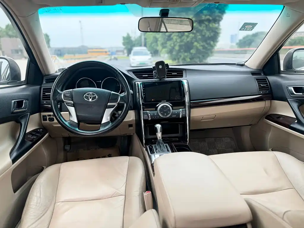 Toyota Reiz — миниатюра 9