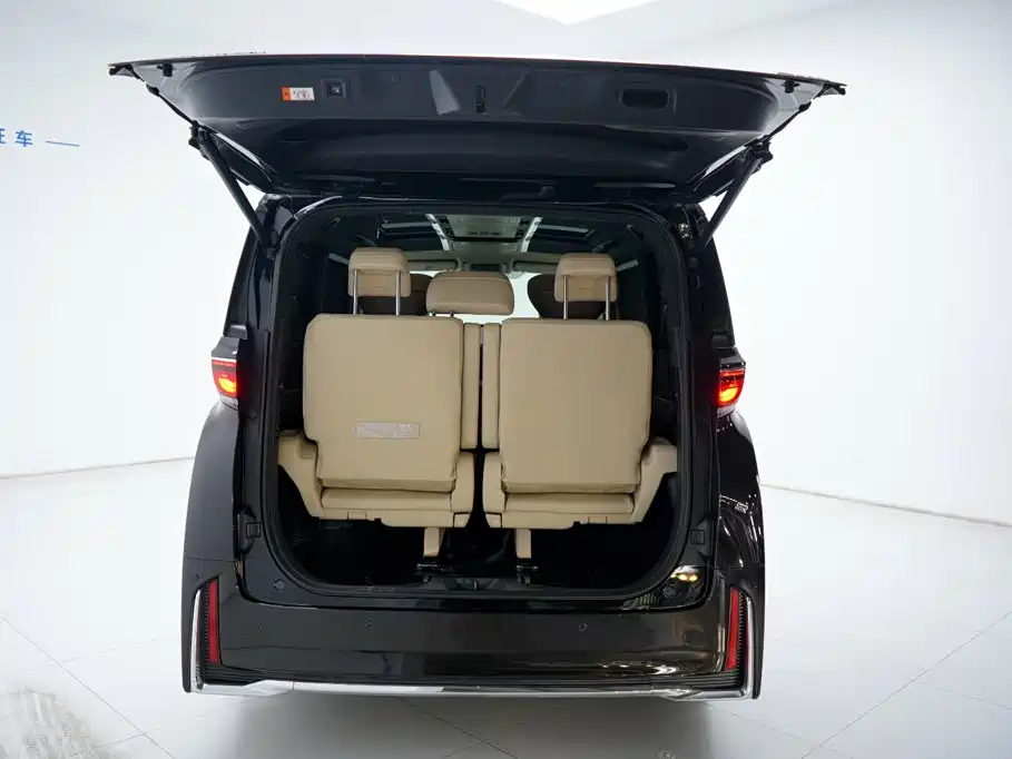 Toyota Vellfire — миниатюра 11