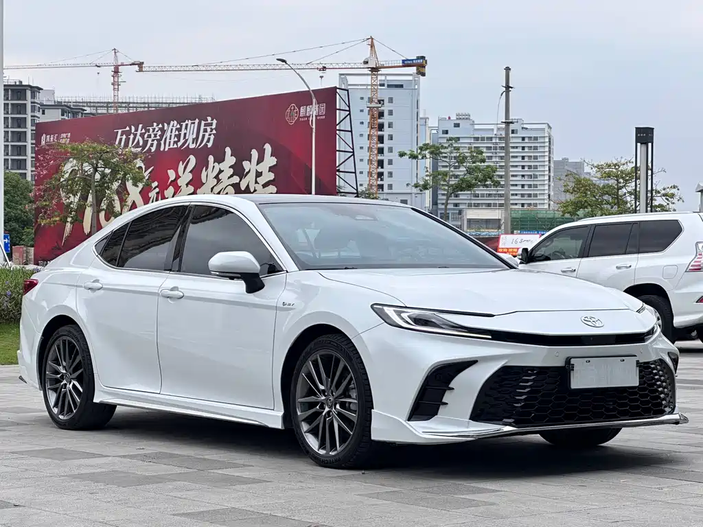 Toyota Camry — миниатюра 3
