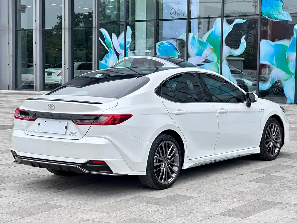 Toyota Camry — миниатюра 9