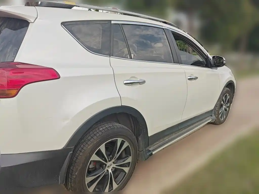 Toyota RAV4 — миниатюра 6