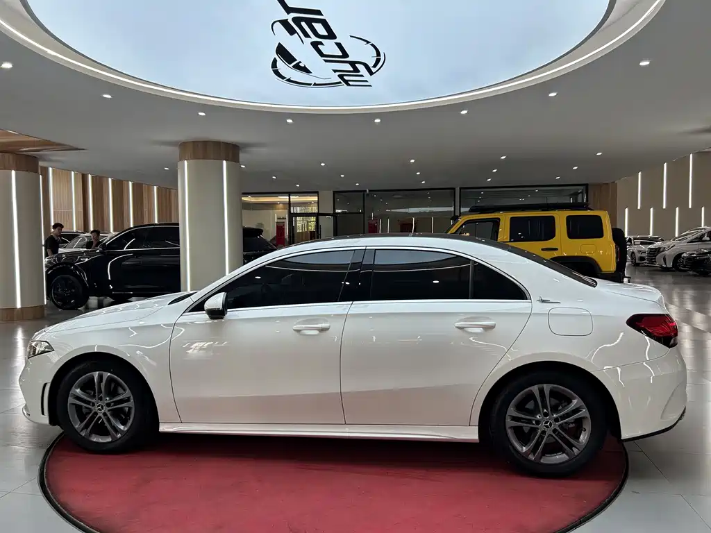 Mercedes-Benz A-Class — миниатюра 8