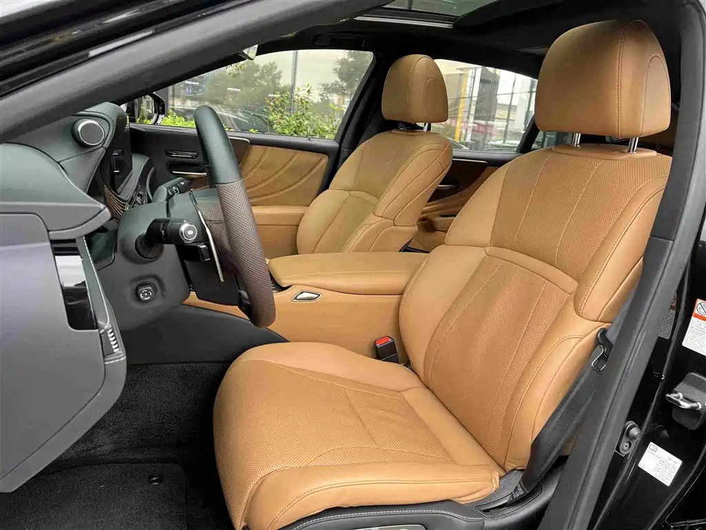 Lexus LS — миниатюра 6