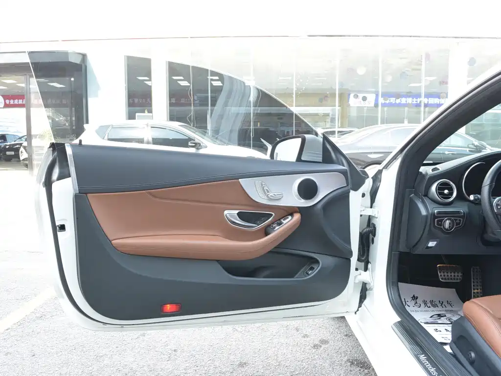 Mercedes-Benz C-Class (Import) — миниатюра 14