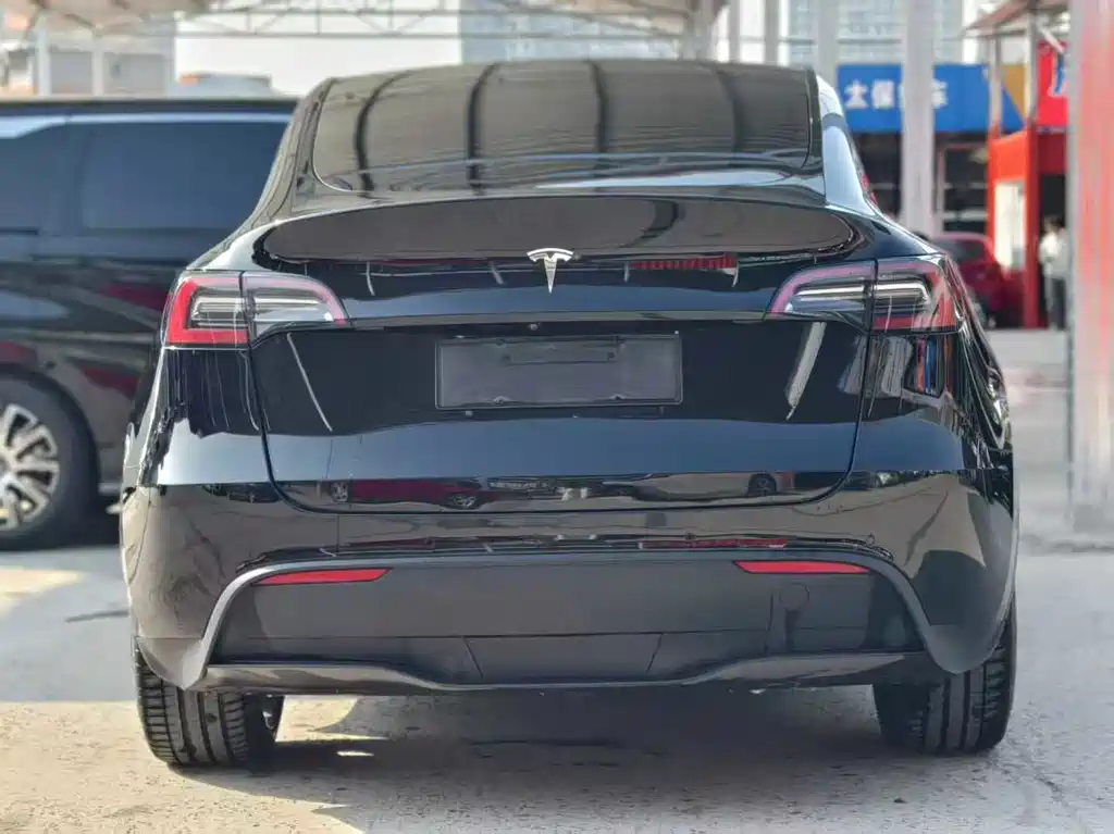 Tesla Model Y - фото 8