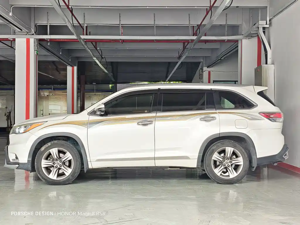 Toyota Highlander 2015 2.0T Luxury 7 мест