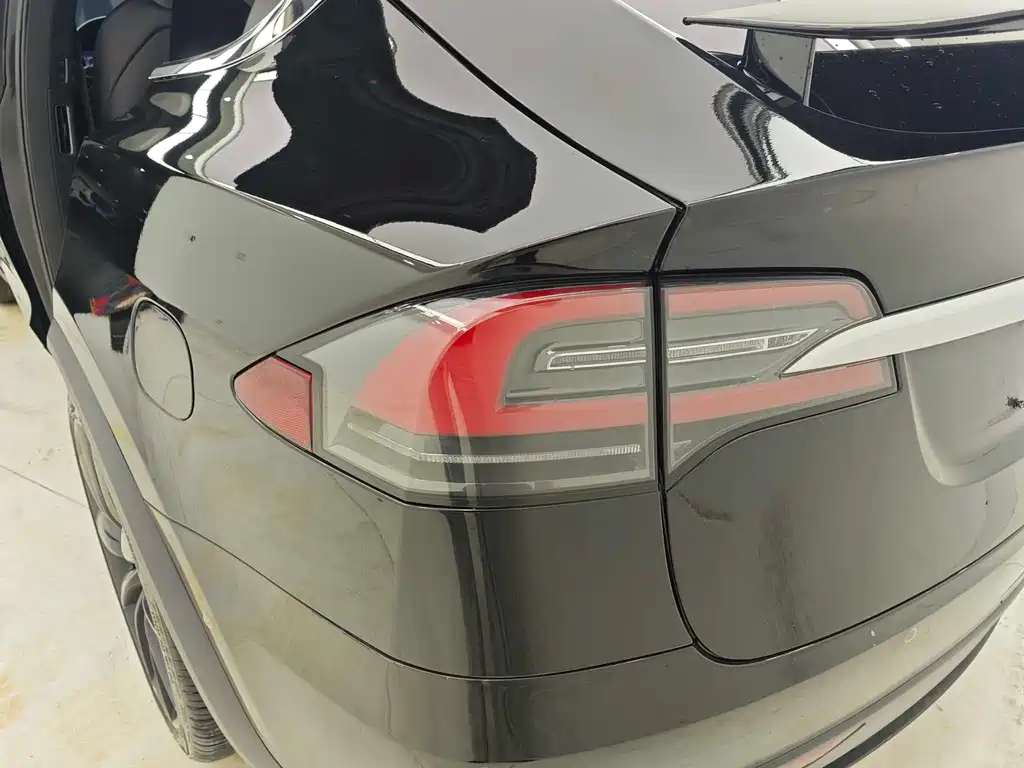 Tesla Model X — миниатюра 15
