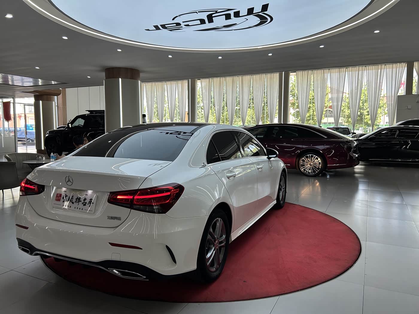 Mercedes-Benz A-Class 1.3 л 2022 г. Белый, пробег 25000 км