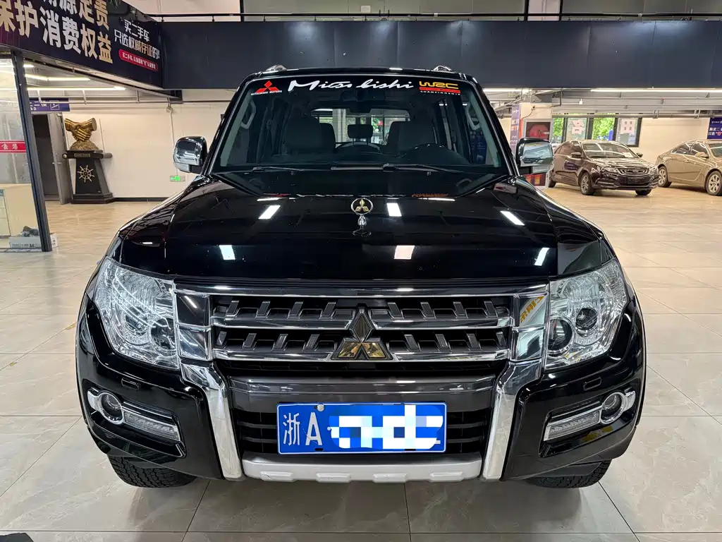 Mitsubishi Pajero (Import) 2020