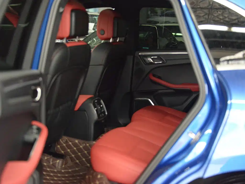 Porsche Macan — миниатюра 7