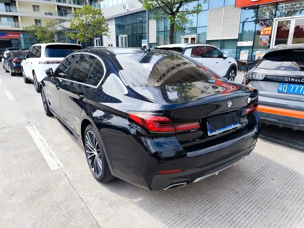 BMW 5 Series — миниатюра 6