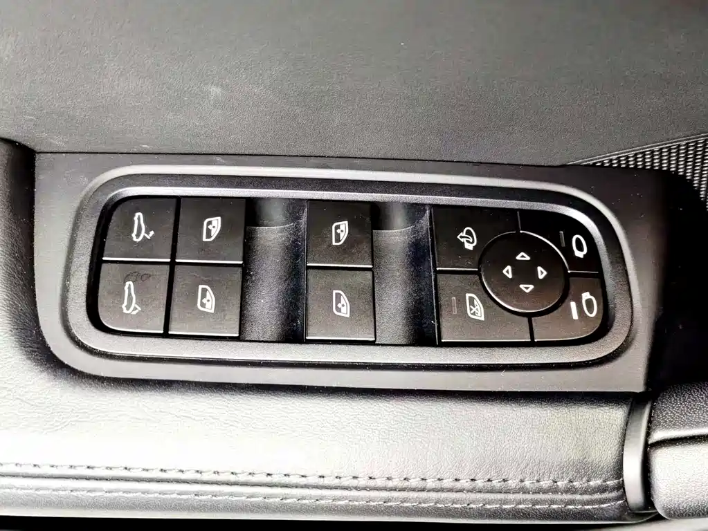 Porsche Cayenne — миниатюра 16