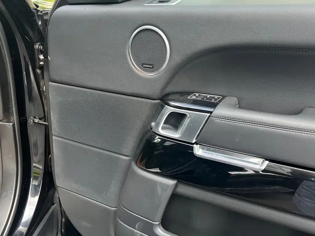 Land Rover Range Rover — миниатюра 24