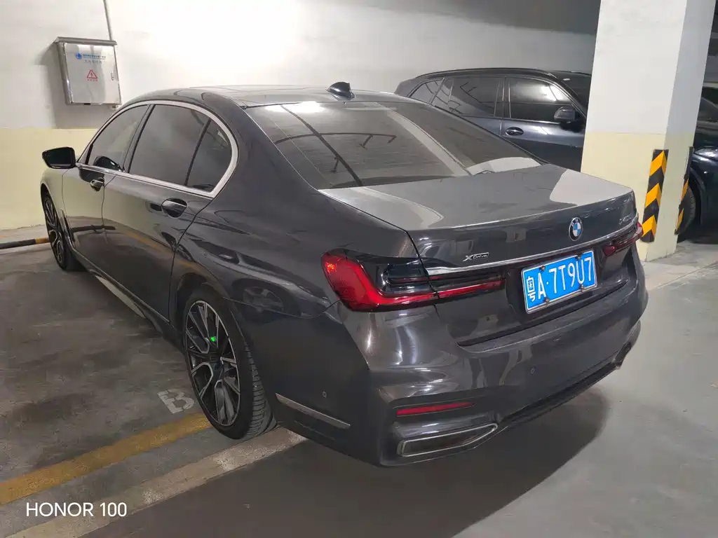 BMW 7 Series — миниатюра 7