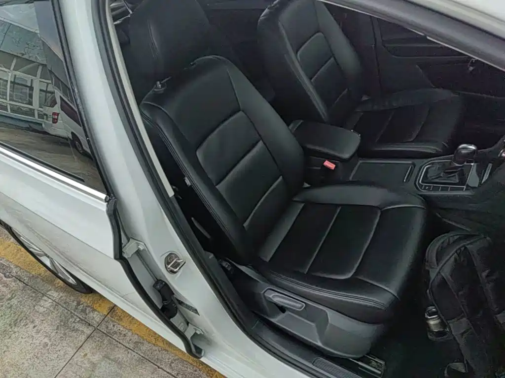 Volkswagen Golf Sportsvan — миниатюра 25