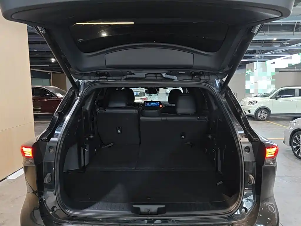 Toyota Crown Kluger — миниатюра 19