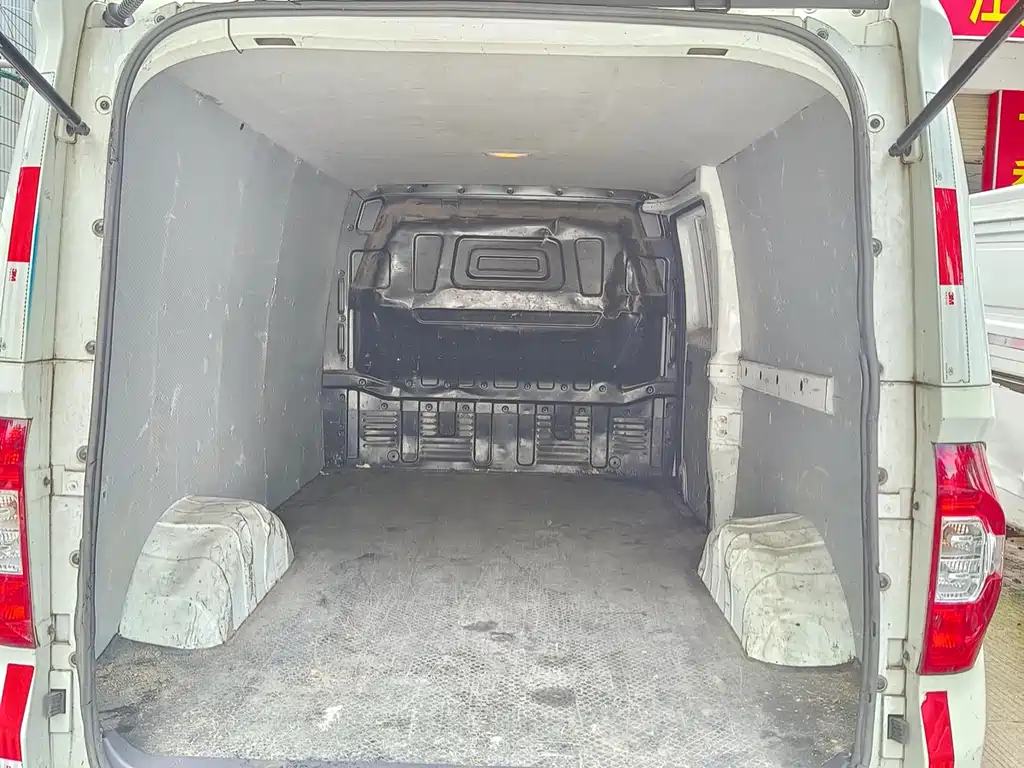 SAIC MAXUS CHASE EV30