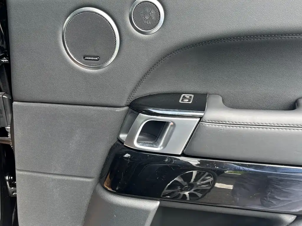 Land Rover Range Rover — миниатюра 21