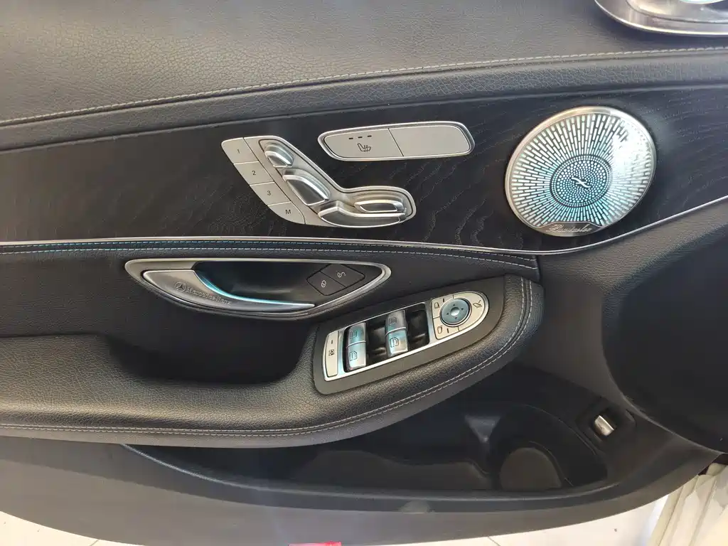 Mercedes-Benz C-Class — миниатюра 12