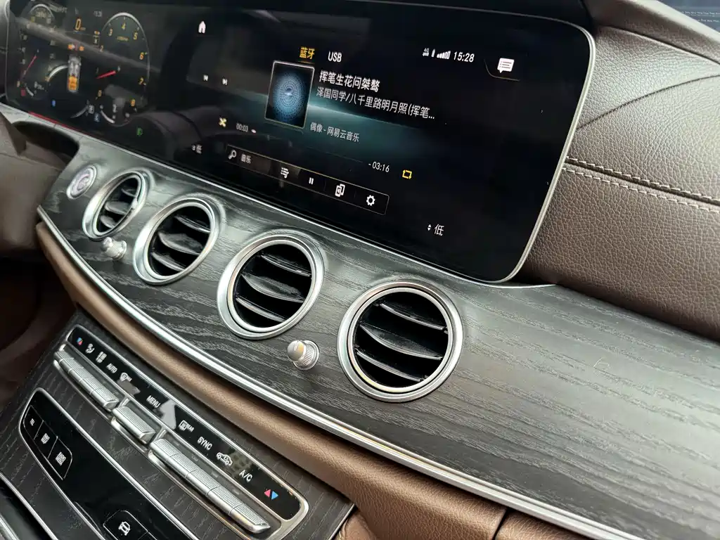 Mercedes-Benz E-Class — миниатюра 41