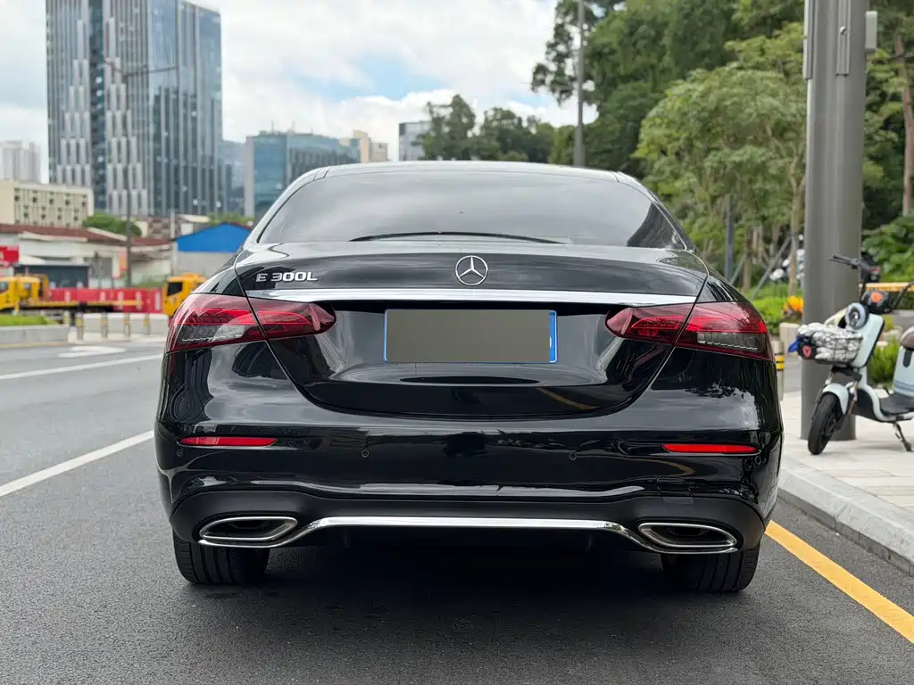 Mercedes-Benz E-Class — миниатюра 13