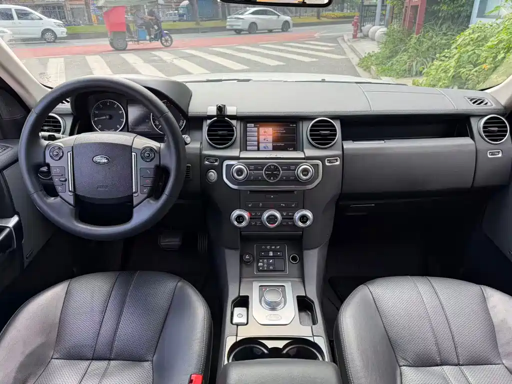 Land Rover Discovery — миниатюра 8