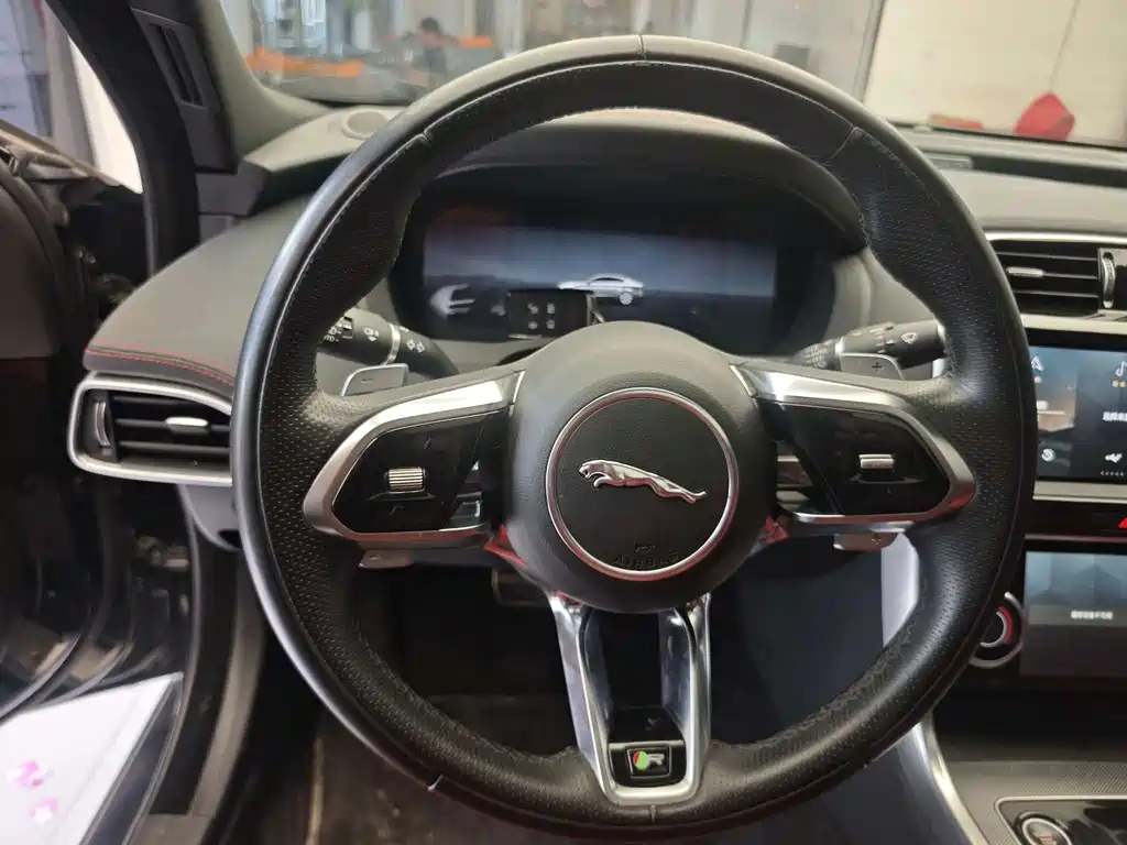 Jaguar XEL — миниатюра 8
