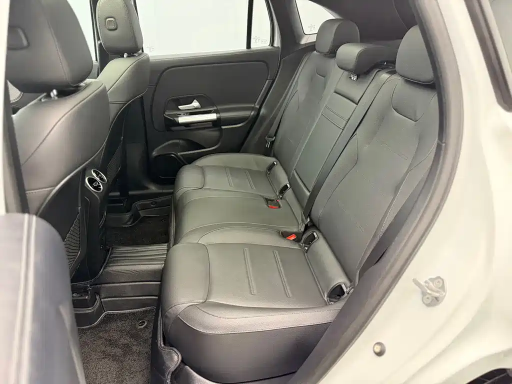 Mercedes-Benz GLA — миниатюра 16