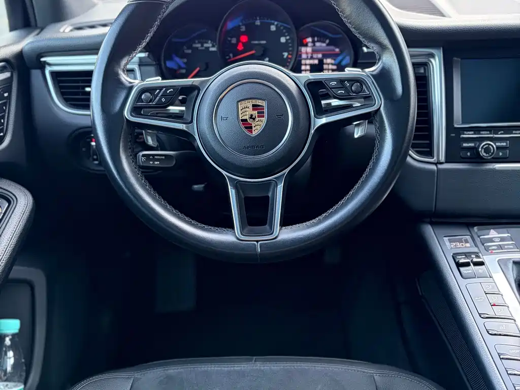 Porsche Macan — миниатюра 16