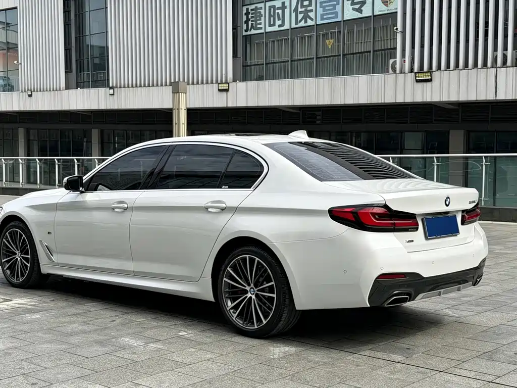 BMW 5 Series — миниатюра 15